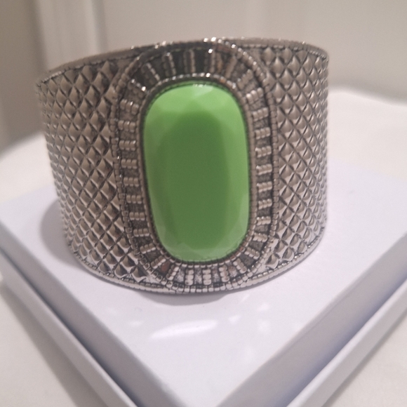 Paparzzi Wide Silver Cuff With Green Stone - Picture 4 of 4